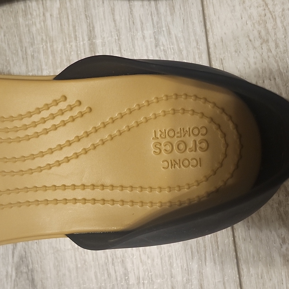 CROCS Tulum Iconic Comfort Strappy Sandal - Picture 6 of 8